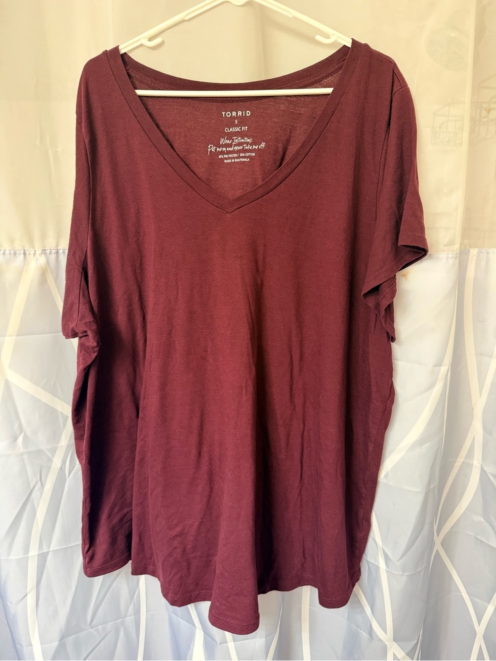 Torrid V-Neck Short Sleeve Tee in Deep Wine, Size 5